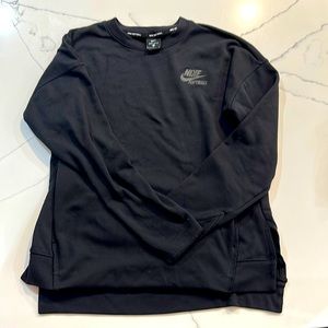 Nike Medium Women's Long-Sleeve Softball Crew Shirt With pocket